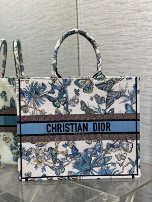 dior m1286 large book tote butterfly bandana embroidery m120 01 luxibags.ru .jpg
