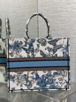 dior m1286 large book tote butterfly bandana embroidery m120 04 luxibags.ru .jpg