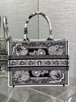 dior m1296 book tote medium black and white butterfly bandana embroidery m093 004 luxibags.ru .jpg