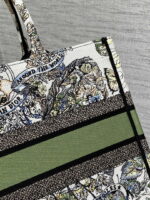 dior m1296 book tote medium blue and white butterfly bandana embroidery m098 05 luxibags.ru .jpg