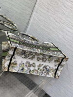dior m1296 book tote medium blue and white butterfly bandana embroidery m098 07 luxibags.ru .jpg