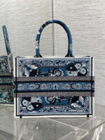 dior m1296 book tote medium blue and white butterfly bandana embroidery m099 04 luxibags.ru .jpg