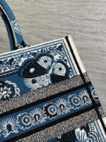 dior m1296 book tote medium blue and white butterfly bandana embroidery m099 05 luxibags.ru .jpg