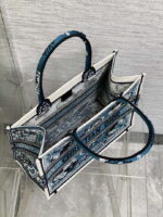 dior m1296 book tote medium blue and white butterfly bandana embroidery m099 08 luxibags.ru .jpg