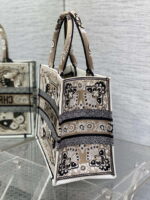 dior m1296 book tote medium blue and white butterfly bandana embroidery m100 06 luxibags.ru .jpg