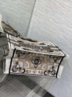 dior m1296 book tote medium blue and white butterfly bandana embroidery m100 07 luxibags.ru .jpg