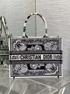dior m1296 book tote medium blue and white butterfly bandana embroidery m101 01 luxibags.ru .jpg