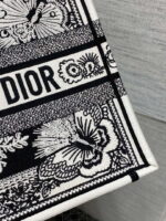 dior m1296 book tote medium blue and white butterfly bandana embroidery m101 03 luxibags.ru .jpg