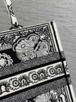 dior m1296 book tote medium blue and white butterfly bandana embroidery m101 05 luxibags.ru .jpg