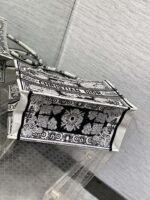 dior m1296 book tote medium blue and white butterfly bandana embroidery m101 07 luxibags.ru .jpg