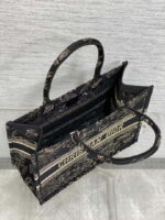 dior m1296 book tote medium blue and white butterfly bandana embroidery m102 08 luxibags.ru .jpg