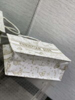 dior m1296 book tote medium blue and white butterfly bandana embroidery m103 07 luxibags.ru .jpg