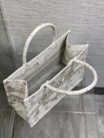 dior m1296 book tote medium blue and white butterfly bandana embroidery m103 08 luxibags.ru .jpg