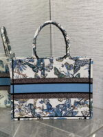 dior m1296 book tote medium white with blue butterfly bandana embroidery m104 04 luxibags.ru .jpg
