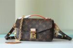 pochette metis east west bag 1.jpg