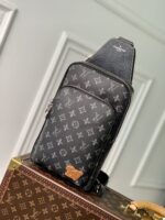 lv borsa uomo clova.jpg