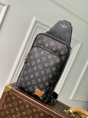 lv borsa uomo clova.jpg