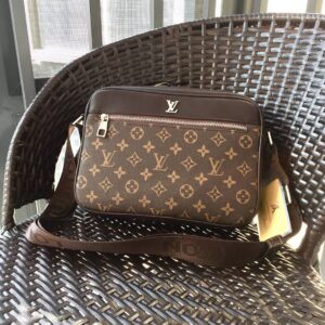 lv borsa uomo gvnxz.jpg