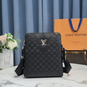 lv borsa uomo imvza.jpg