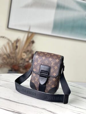 lv borsa uomo q7zaa.jpg