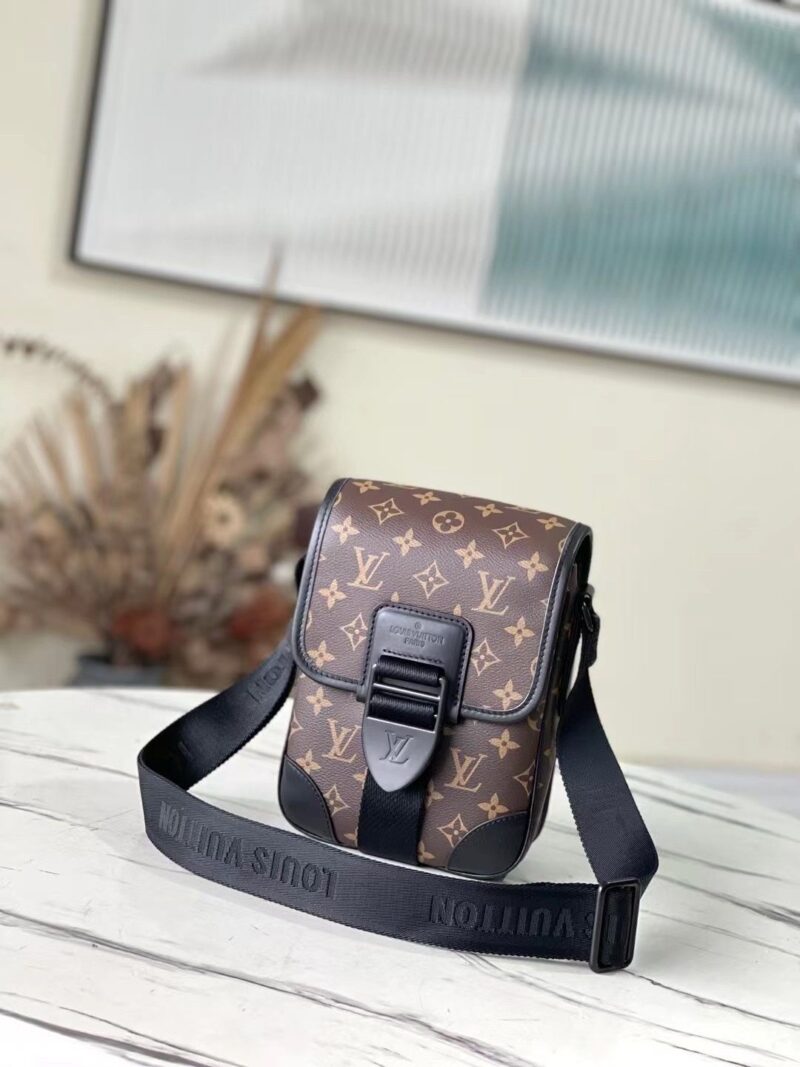 lv borsa uomo q7zaa.jpg