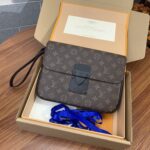 lv borsa uomo wbqky.jpg
