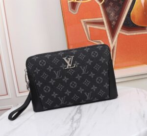 lv borsa uomo xpfon.jpg
