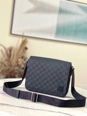 lv borsa uomo zmfar.jpg