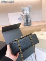 chanel 22b flap bag with gold hardware top handle black 21cm as2431 5jpor.jpg