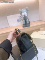 chanel 22b flap bag with gold hardware top handle black 21cm as2431 gkehq.jpeg
