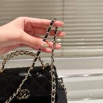chanel 23p clutch with chain bag with top handle black 18cm 3238 b10307 94305 2ch1v.jpg