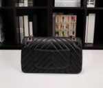 chanel black chevron medium flap bag 25cm cum9h.jpeg