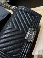chanel boy caviar chevron quilted flap bag black 25cm 8rcca.jpg