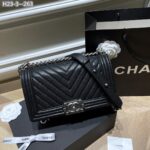chanel boy caviar chevron quilted flap bag black 25cm knuwz.jpeg