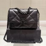 chanel cc flap bag in black 26cm pb5ib.jpg