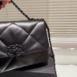 chanel cc flap bag in black 26cm xo8ec.jpg