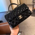 chanel classic mini bag in shiny leather with handle black 20cm tczrh.jpg