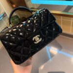 chanel classic mini bag in shiny leather with handle black 20cm vng70.jpg