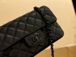 chanel flap bag black 20cm r8nal.jpeg