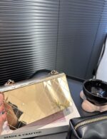 chanel flap bag gold metal 18cm mf112.jpg