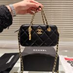 chanel matelasse flap bag with chain black 20cm vzoau.jpg