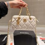 chanel matelasse flap bag with chain white 20cm fapq3.jpg