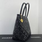 chanel medallion tote bag black 30cm kwvdc.jpg