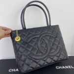 chanel medallion tote bag black 30cm rp2lz.jpg