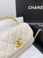 chanel mini flap handle white 25cm bd7r7.png