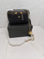 chanel pearl crush vanity case with chain in black 17cm 98qr4.jpg