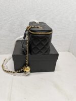 chanel pearl crush vanity case with chain in black 17cm pbznv.jpg