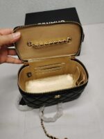 chanel pearl crush vanity case with chain in black 17cm sg7jh.jpg