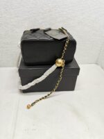 chanel pearl crush vanity case with chain in black 17cm topb3.jpg