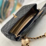 chanel shoulder bag black ap1787 epy7e.jpg